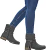 A person wearing blue jeans and gray boots, shown from the knees down. Produktbild-Vorschau