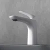 A white faucet is shown against a textured gray background. Anteprima dell’immagine prodotto
