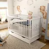 Baby-Delux Babybett Gitterbett Mia 120x60 Weiß Bärchen mit Produktbild-Vorschau 1