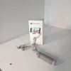 A DJI Osmo Mobile 7 gimbal and its packaging are displayed on a white surface. Voir les images du produit