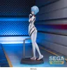A figure of Rei Ayanami from Evangelion in a white plugsuit, standing on a platform in a futuristic setting. Náhľad obrázku produktu