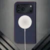 A dark blue iPhone case with a MagSafe charger attached, set against a dark, textured background. Anteprima dell’immagine prodotto