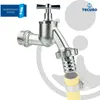 A close-up of a metal faucet with a hose adapter and clamp attached to a yellow hose. Produktbild-Vorschau