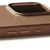 Close-up of the side of a brown iPhone case, showing the buttons and camera bump. Voir les images du produit