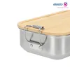 A close-up shot of a stainless steel lunchbox with a bamboo lid and silver clasps. Anteprima dell’immagine prodotto