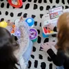 BABY EINSTEIN Giocattolo musicale Together in Tune Drums™ Anteprima dell’immagine prodotto 9