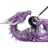 Dieses Bild zeigt einen kunstvoll in lila gestalteten Räucherstäbchenhalter in Form eines Drachen. Produktbild-Vorschau