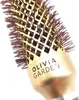 A close-up shot of a round hairbrush. Náhled obrázku produktu