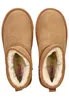 A top-down view of a pair of brown, fur-lined boots against a white background. Náhled obrázku produktu
