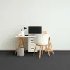 Selbstklebende Filzfliesen in Anthrazit, verlegt im Büro.  Produktbild-Vorschau