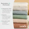 A stack of folded muslin fabrics in various pastel colors, with text describing product features on the left. Produktbild-Vorschau