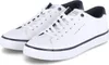 A pair of white low-top sneakers with navy accents. Náhled obrázku produktu