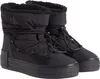 A pair of black Calvin Klein snow boots. Voir les images du produit