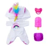 A set of doll accessories including a unicorn outfit, a pacifier, a popsicle, and a diaper, laid out on a white background. Anteprima dell’immagine prodotto