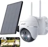 A solar-powered security camera and its solar panel are displayed, along with a smartphone showing a live feed from the camera. Náhled obrázku produktu