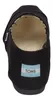 A top-down view of a black Toms shoe. Voir les images du produit
