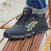 A person wearing jeans and a black and yellow U-Power sneaker is standing on a pile of rebar. Produktbild-Vorschau
