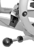 A close-up view of a mechanical adjustment knob and a locking mechanism on a piece of exercise equipment. Produktbild-Vorschau