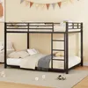 A children's bunk bed in a bedroom setting with decorative flags above. Voir les images du produit