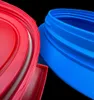 Close-up view of the rims of two plastic containers, one red and one blue, against a black background. Produktbild-Vorschau