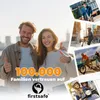 A couple giving thumbs up in front of a cityscape, with smaller inset photos of people riding e-scooters and bicycles. Produktbild-Vorschau