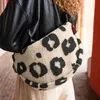 reisenthel moonbag S Umhängetasche Teddy Leo Cream  GS6071 Produktbild-Vorschau 4