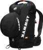 Schwarzer Rucksack "Helmet Holder Pro" von Mammut mit Helmhalterung und auffälligem Logo. Podgląd zdjęcia produktu