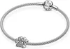 PANDORA MOMENTS Charm scintillante con impronta di zampa Anteprima dell’immagine prodotto 6