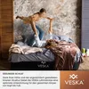 A mother and daughter playing on a bed. Podgląd zdjęcia produktu