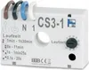 A close-up, angled view of a white electronic device with wires connected to terminals. Voir les images du produit
