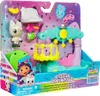 The image shows the retail packaging of a Gabby's Dollhouse toy set, featuring the product and its accessories within the box. A cartoon character is also visible on the packaging. Náhled obrázku produktu