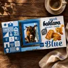 Attika Baklava 175 g auf Holzsteg neben einer Tasse frischem Kaffee Produktbild-Vorschau