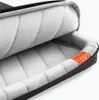 A close-up view of the interior of a laptop case. Anteprima dell’immagine prodotto