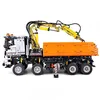 A model of a remote-controlled construction vehicle, specifically a dump truck with a crane, is shown against a white background. Voir les images du produit
