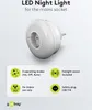 A product shot of a white LED night light that plugs into a wall socket, with feature callouts below. Voir les images du produit