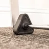 Close-up of the rubber foot and metal support of a ladder or similar structure, resting on a carpeted surface. Produktbild-Vorschau