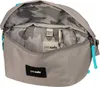 Close-up view of the interior of a gray sling bag, showing organizational pockets and a camouflage-patterned lining. Voir les images du produit