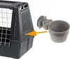 A black pet carrier with an orange arrow pointing to a small attachment point, and a gray cup-like accessory shown separately. Anteprima dell’immagine prodotto