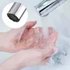 Hands being washed under a faucet with a close-up inset of the faucet aerator. Produktbild-Vorschau