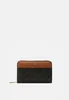 A studio shot of a L.CREDI wallet against a white background. Anteprima dell’immagine prodotto