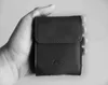 A hand holding a black leather flip sleeve. Anteprima dell’immagine prodotto