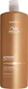 A studio shot of a large bottle of Wella Ultimate Smooth Shampoo. Produktbild-Vorschau