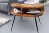 Ovaler Couchtisch aus Sheesham-Massivholz mit schwarzen Metallbeinen und offenen Fächern in der Ablage, Gesamtansicht. Náhľad obrázku produktu
