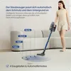 A woman is demonstrating a cordless vacuum cleaner in a living room setting, with text overlays explaining its features. Produktbild-Vorschau