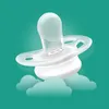 A pacifier floating above stylized clouds against a teal background. Voir les images du produit