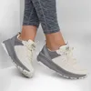 A pair of women's shoes on a white background. Náhled obrázku produktu