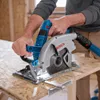 A person is using a cordless circular saw to cut a piece of wood. Podgląd zdjęcia produktu