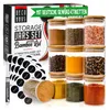 Deco Haus Vorratsglas-Set mit Bambusdeckeln, schwarzen Etiketten und einem weißen Kreidestift, gefüllt mit verschiedenen Gewürzen Voir les images du produit