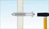 An illustration showing a metal hollow wall anchor being hammered into a wall. Náhled obrázku produktu