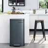 Sivý odpadkový kôš s objemom 30 l s tichým zatváraním a Náhľad obrázku produktu 3